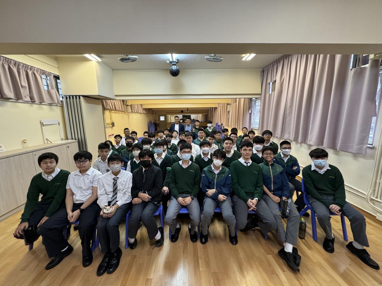 校友陳啟謙及姜成曄會計師