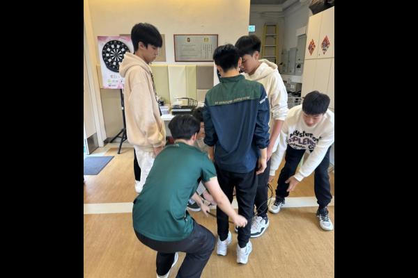 穿越黑洞，邁向光明